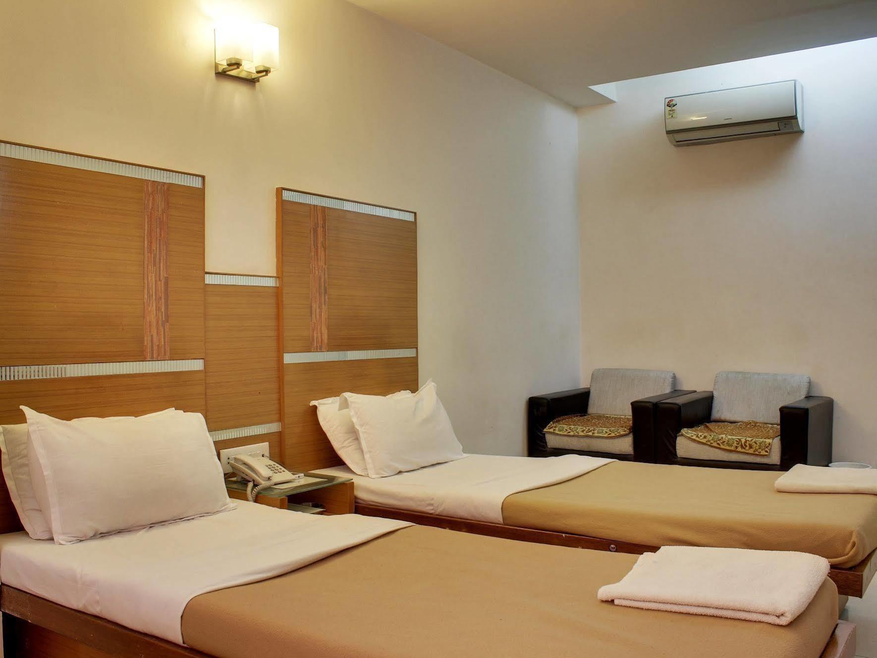 Fabhotel Kadamb Inn 아흐메다바드 외부 사진
